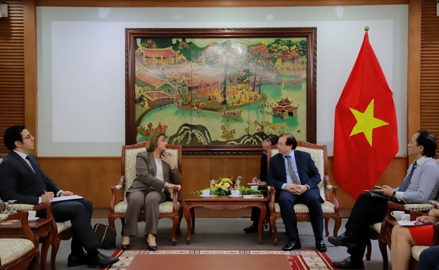 Thứ trưởng Tạ Quang Đông tiếp Đại sứ Ai Cập và Đại sứ Angola - Ảnh 1. Thứ trưởng Tạ Quang Đông tiếp Đại sứ Ai Cập và Đại sứ Angola - Ảnh 1.