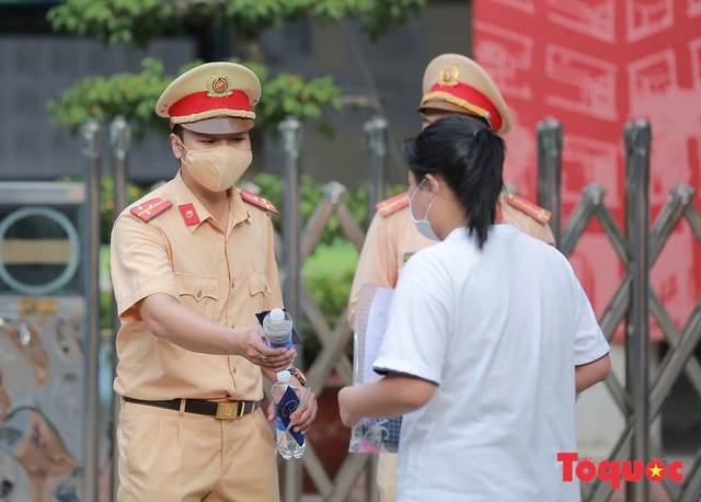 Hàng nghìn thí sinh ở Đà Nẵng bước vào kỳ thi tốt nghiệp THPT - Ảnh 8.