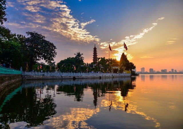Bài 4: Công nghiệp văn hóa cho Thủ đô Hà Nội nhìn từ Hồ Tây như thế nào? - Ảnh 2.