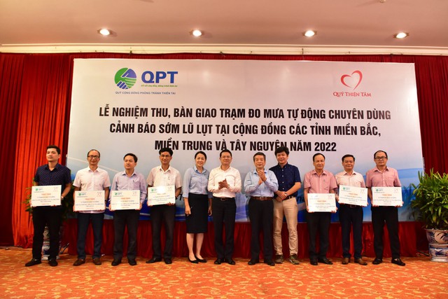 Bàn giao 151 trạm đo mưa tự động phục vụ cảnh báo sớm mưa lũ cho 13 tỉnh, thành phố - Ảnh 1. Bàn giao 151 trạm đo mưa tự động phục vụ cảnh báo sớm mưa lũ cho 13 tỉnh, thành phố - Ảnh 1.