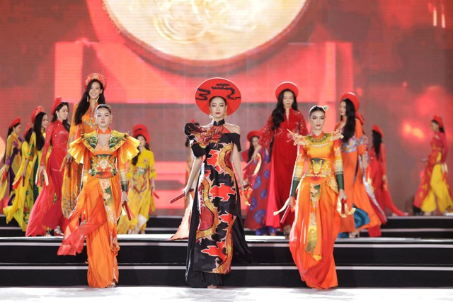 Trực tiếp Chung kết Miss World Vietnam 2022: Dàn mỹ nhân chuẩn bị đổ bộ thảm đỏ, top 37 sẵn sàng tỏa sáng!  - Ảnh 11.