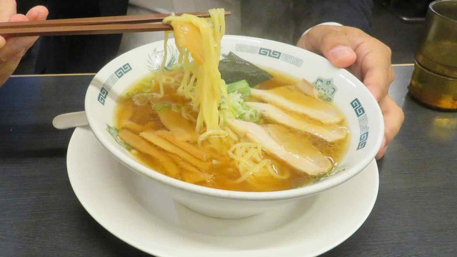 Câu chuyện từ bát mỳ ramen: Ẩm thực Nhật Bản chuyển mình cùng lạm phát - Ảnh 1.
