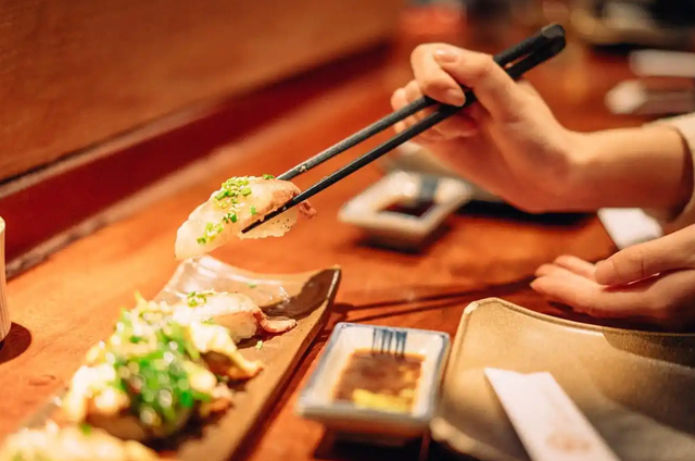 7 điều cần nhớ về văn hóa ẩm thực Nhật Bản, có những thứ tưởng chừng đơn giản mà vẫn mắc lỗi sai - Ảnh 1.