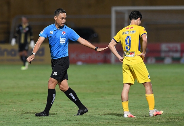 Trọng tài Ngô Duy Lân bị đình chỉ, CLB Thanh Hóa mất HLV trưởng ở vòng 13 V.League 2022 - Ảnh 1.