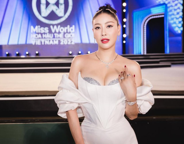 Dàn Hoa hậu đình đám diện trang sức tinh xảo và đắt giá dự chung kết Miss World Việt Nam - Ảnh 3.