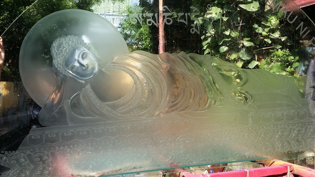 Người Việt tài ba đầu tiên điêu khắc tranh trên kính chỉ với viên đá mài thủ công - Ảnh 10.