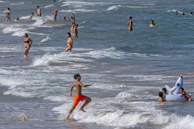 Nhiệt độ nước biển ở Địa Trung Hải ấm lên và những cảnh báo của nhà khoa học  - Ảnh 1.