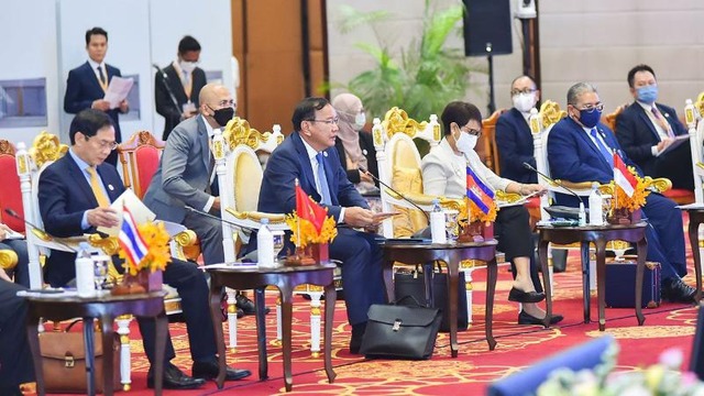 Việt Nam tham gia tích cực các hoạt động đầu tiên của Hội nghị Bộ trưởng ASEAN lần thứ 55 - Ảnh 2.