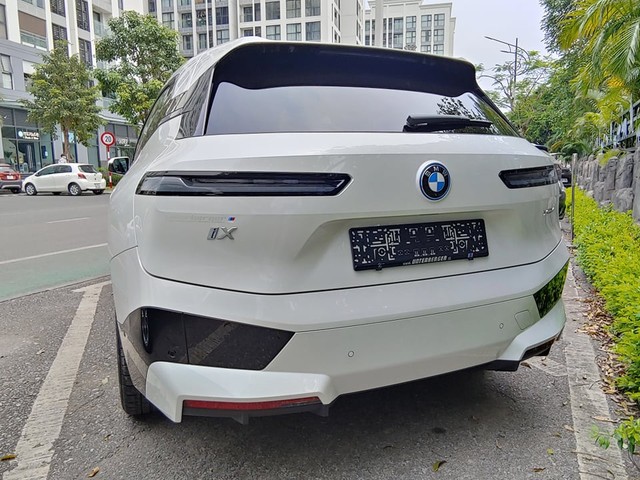 BMW iX đầu tiên tại Việt Nam ra biển số, chính thức về làm dâu đất cảng  - Ảnh 6.