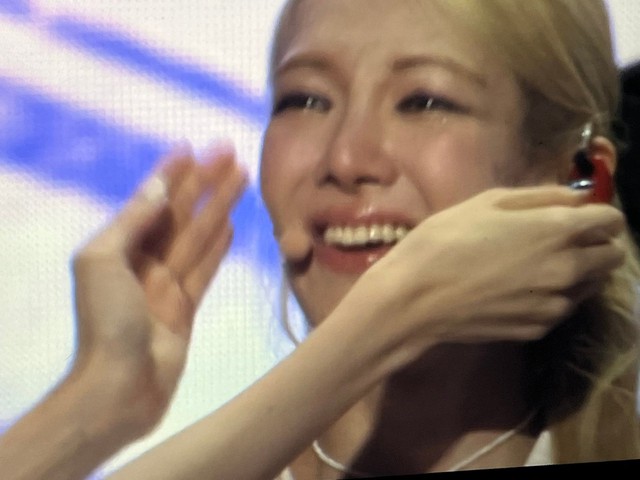 SNSD lần đầu diễn cùng nhau tại concert SM sau 5 năm biến động, Hyoyeon vỡ oà bật khóc - Ảnh 4.