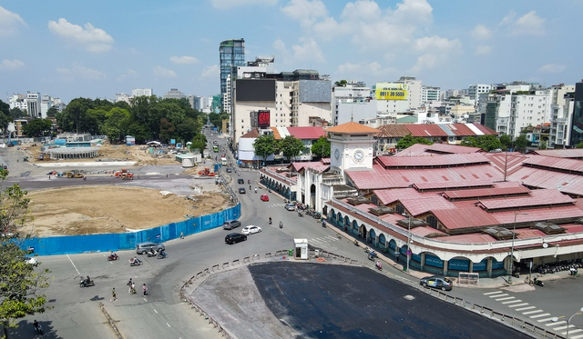 Metro tháo dỡ toàn bộ lô cốt, người dân “đất vàng” quận 1 tất bật sửa chữa mặt bằng để kinh doanh  - Ảnh 14.