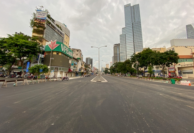 Metro tháo dỡ toàn bộ lô cốt, người dân “đất vàng” quận 1 tất bật sửa chữa mặt bằng để kinh doanh  - Ảnh 12.