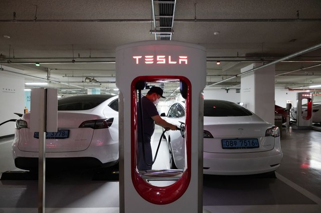 Giấc mơ làm giàu của người Hàn Quốc: Nhà có thể không có, nhưng cổ phiếu Tesla nhất định phải mua - Ảnh 1.