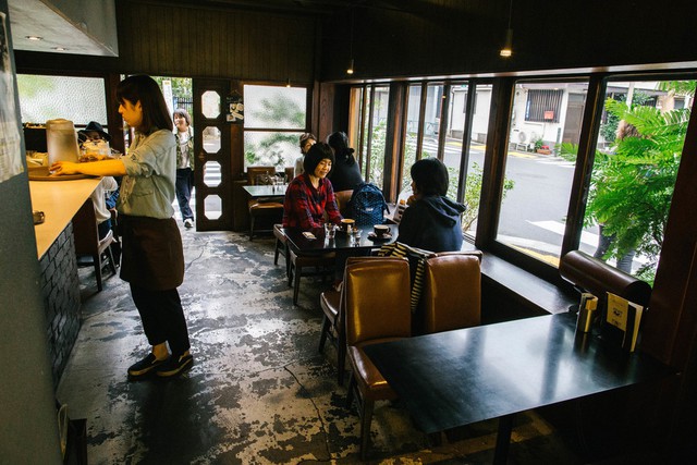 Quán cà phê gần 100 năm tuổi đời tại Nhật và ký ức về những ngày huy hoàng của nét văn hóa 