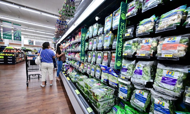 Nghịch lý ở Mỹ: Chi phí ăn uống ở nhà còn cao hơn tại các nhà hàng, vì đâu đến nỗi? - Ảnh 1. Nghịch lý ở Mỹ: Chi phí ăn uống ở nhà còn cao hơn tại các nhà hàng, vì đâu đến nỗi? - Ảnh 1.