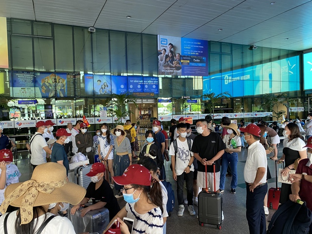 Sân bay Tân Sơn Nhất lên phương án đón 120.000 khách/ngày dịp Lễ Quốc khánh 2/9  - Ảnh 2.