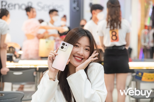 Không khí tưng bừng ngày mở bán OPPO Reno8 Series tại Việt Nam, nhiều khách hàng còn nhận khuyến mãi khủng - Ảnh 10.