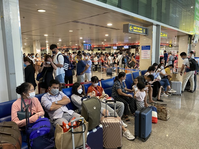 Sân bay Tân Sơn Nhất lên phương án đón 120.000 khách/ngày dịp Lễ Quốc khánh 2/9  - Ảnh 1.
