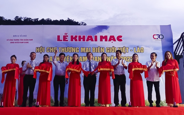 Hơn 30 gian hàng tham gia “Hội chợ thương mại biên giới Việt – Lào năm 2022”  - Ảnh 1.