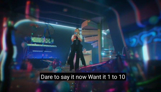 MV mới của TWICE tham khảo quảng cáo đình đám gần 40 năm trước, lồng ghép khéo léo loạt ca khúc cũ  - Ảnh 2.