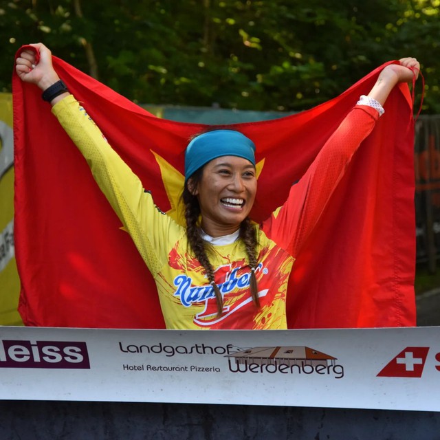 Bơi 38km, đạp xe 1800km, chạy 422km liên tục 14 ngày, cô gái Việt trở thành nhà vô địch thế giới - Ảnh 1.