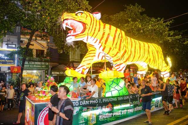 Tưng bừng không khí lễ hội Tết Trung thu lớn nhất cả nước ở Tuyên Quang - Ảnh 10.
