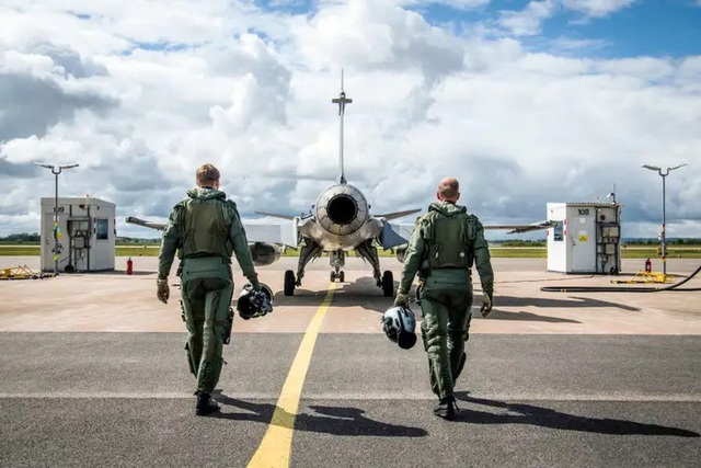 Vì sao phi công Thụy Điển định bỏ việc hàng loạt giữa lúc chuẩn bị gia nhập NATO? - Ảnh 1.