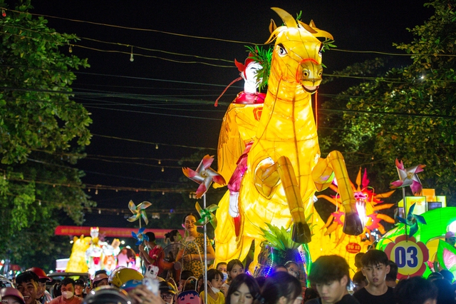 Tưng bừng không khí lễ hội Tết Trung thu lớn nhất cả nước ở Tuyên Quang - Ảnh 7.