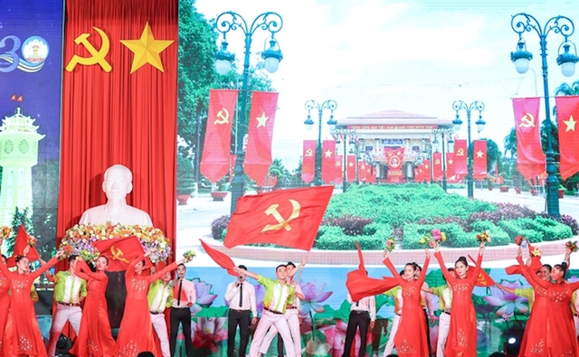 Thủ tướng: Bình Thuận tập trung phát triển du lịch trở thành ngành kinh tế mũi nhọn - Ảnh 3.