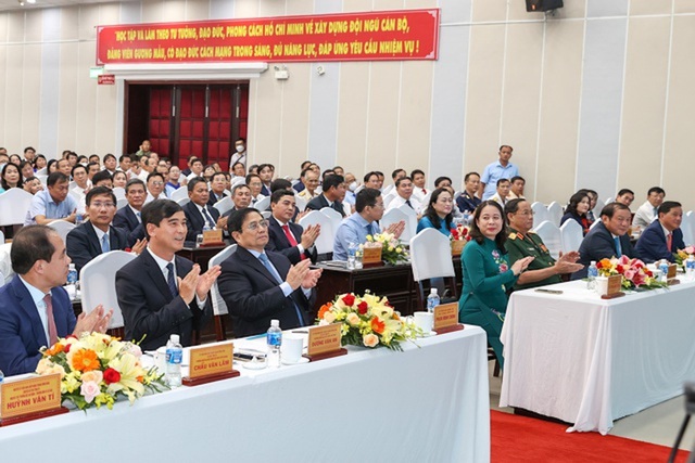 Thủ tướng: Bình Thuận tập trung phát triển du lịch trở thành ngành kinh tế mũi nhọn - Ảnh 2.