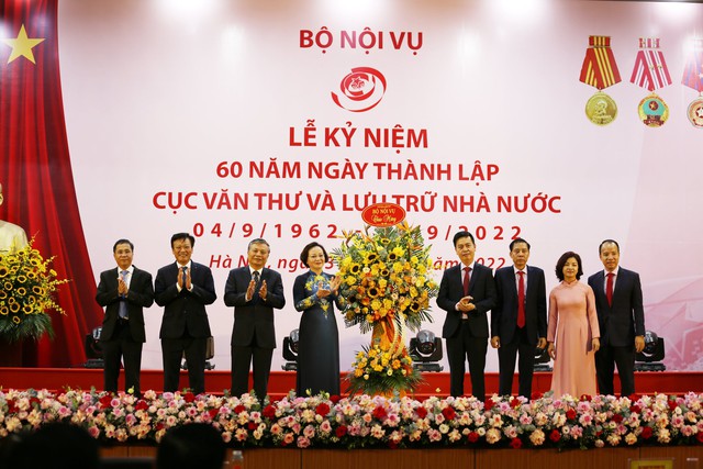 Bộ trưởng Phạm Thị Thanh Trà: Thực hiện chuyển đổi số và quản lý an toàn tuyệt đối tài liệu lưu trữ quốc gia - Ảnh 1.