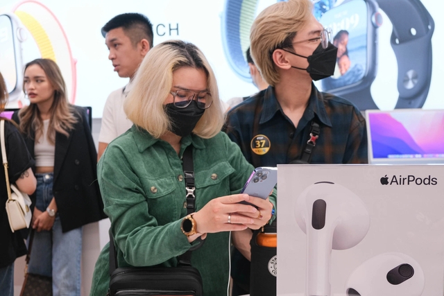 Hàng loạt mẫu iPhone tại Việt Nam giảm giá sâu kỷ lục chờ iPhone 14 ra mắt - Ảnh 2.