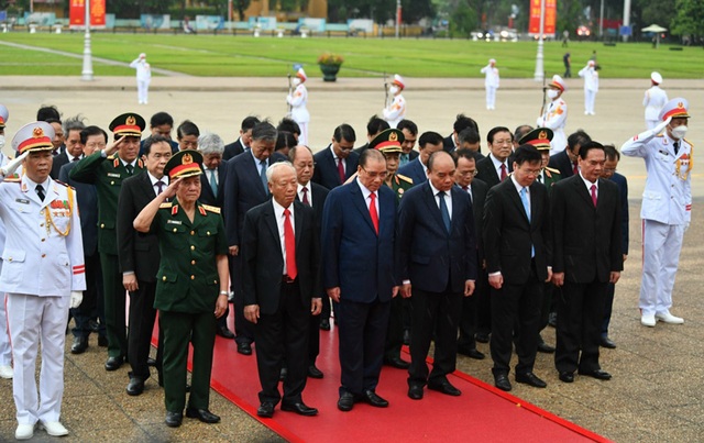 Lãnh đạo Đảng và Nhà nước viếng Chủ tịch Hồ Chí Minh nhân dịp Quốc khánh 2/9 - Ảnh 1.