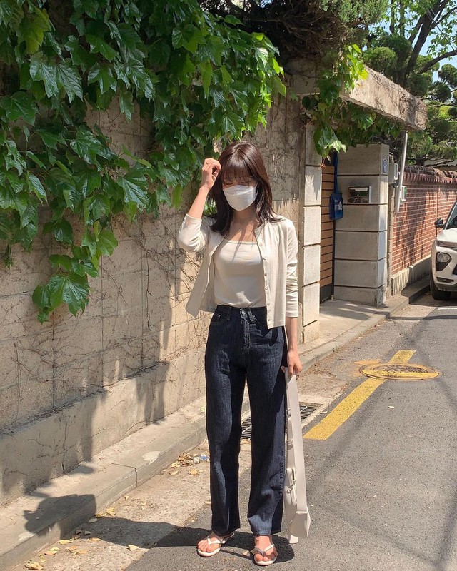 Nếu chuộng phong cách tối giản thanh lịch, bạn hãy học cách sắm đồ giống nữ blogger người Hàn này - Ảnh 34.