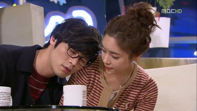Những cặp đôi &quot;oan gia ngõ hẹp&quot; ngọt ngào nhất phim Hàn: Song Hye Kyo tái ngộ Song Joong Ki - Ảnh 2.