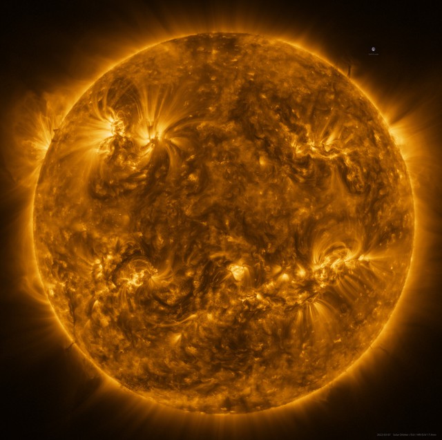 Mặt Trời đốt cháy 4,27 triệu tấn vật chất mỗi giây và đã đốt cháy khối lượng vật chất tương đương với Trái Đất trong 4,6 tỷ năm - Ảnh 3.