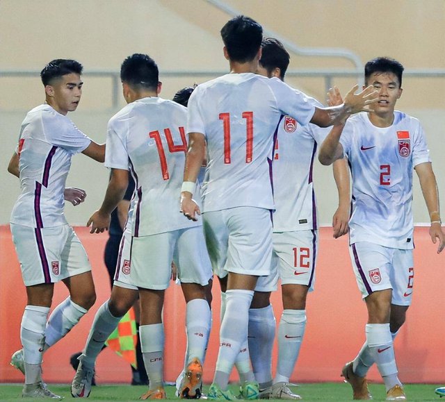 Giải châu Á: U20 Lào &quot;vỡ mộng&quot;, U20 Trung Quốc đối mặt nguy cơ bị loại sớm - Ảnh 2.