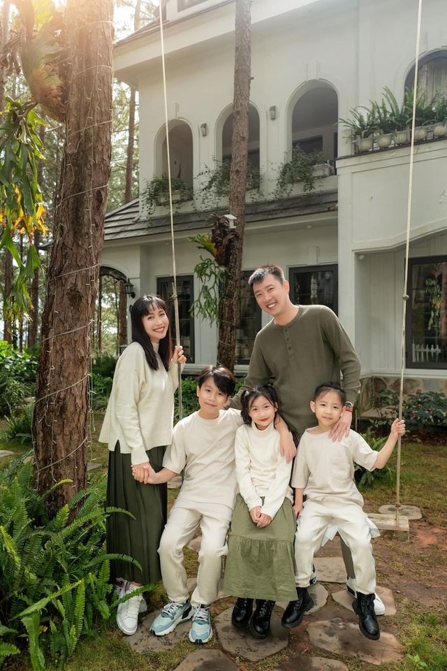 3 gia đình đông con của sao Việt: Lý Hải dạy nhóc tỳ tự lập, Ốc Thanh Vân có nguyên tắc đáng học hỏi  - Ảnh 1.