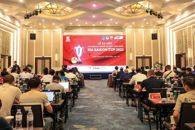 Giải bóng đá 7 người: Đội vô địch sẽ có cơ hội đá &quot;so chân&quot; cùng với các cầu thủ tuyển Việt Nam - Ảnh 1.