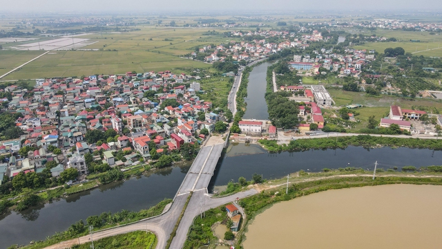 Cầu trị giá 110 tỷ, hoàn thành phần mặt cầu gần 2 năm nhưng chưa thể "lưu thông" - Ảnh 3. Cầu trị giá 110 tỷ, hoàn thành phần mặt cầu gần 2 năm nhưng chưa thể "lưu thông" - Ảnh 3.