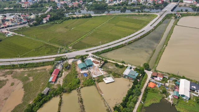 Cầu trị giá 110 tỷ, hoàn thành phần mặt cầu gần 2 năm nhưng chưa thể "lưu thông" - Ảnh 1. Cầu trị giá 110 tỷ, hoàn thành phần mặt cầu gần 2 năm nhưng chưa thể "lưu thông" - Ảnh 1.
