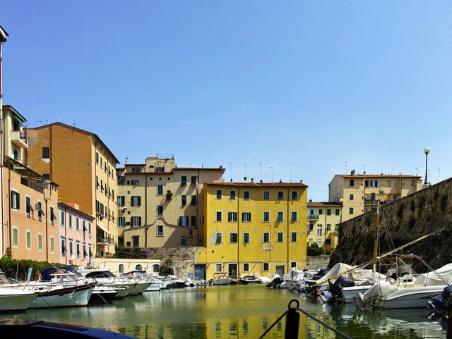 Thành phố mang tiếng &quot;dị biệt&quot; vùng Tuscany, e ấp ẩn mình giữa Florence và Pisa danh tiếng - Ảnh 6.