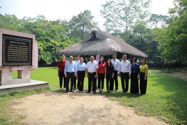 Bộ trưởng Nguyễn Văn Hùng thăm Khu Di tích quốc gia đặc biệt Tân Trào, Tuyên Quang - Ảnh 11.