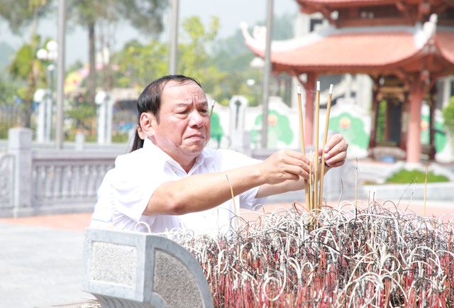Bộ trưởng Nguyễn Văn Hùng thăm Khu Di tích quốc gia đặc biệt Tân Trào, Tuyên Quang - Ảnh 12.