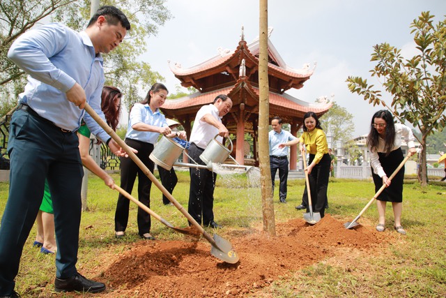 Bộ trưởng Nguyễn Văn Hùng thăm Khu Di tích quốc gia đặc biệt Tân Trào, Tuyên Quang - Ảnh 13.