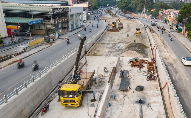 Cận cảnh hầm chui Lê Văn Lương trước ngày thông xe - Ảnh 7.