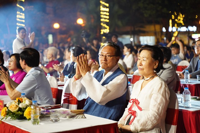Hà Nội: Ngập tràn văn hóa Hàn Quốc tại Phố đi bộ Trịnh Công Sơn - Ảnh 13.