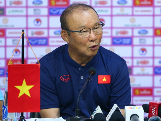 HLV Park Hang-seo: &quot;Quang Hải sẽ nỗ lực thuyết phục Pau FC để tham dự AFF Cup&quot; - Ảnh 1.