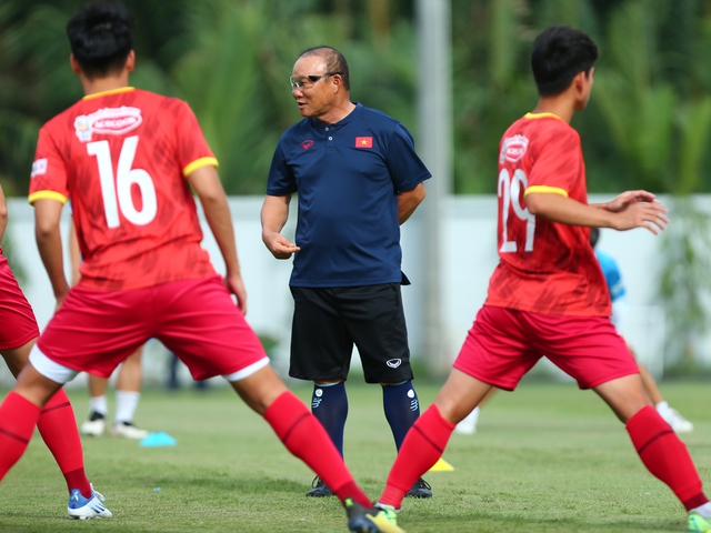 Quang Hải có buổi tập đầu tiên, đội tuyển Việt Nam vắng hai cầu thủ - Ảnh 9.