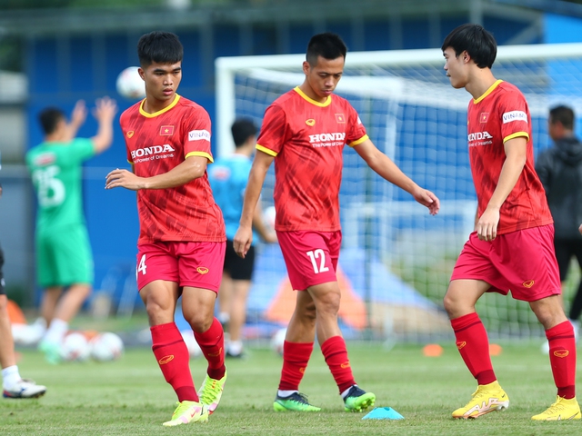 Quang Hải có buổi tập đầu tiên, đội tuyển Việt Nam vắng hai cầu thủ - Ảnh 7.